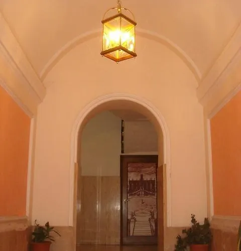 Dama Di Konukevi